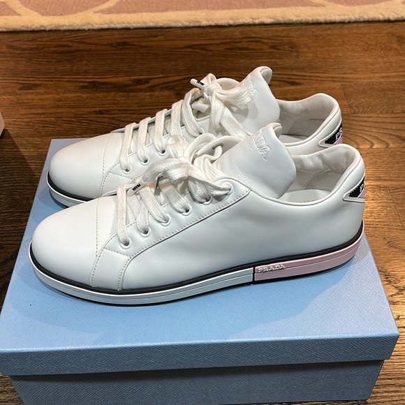 NIB: Prada Low top Leather Sneakers Size 40 - Picture 3 of 11